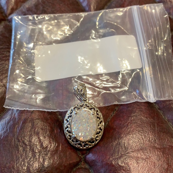 NWT Pearl Shimmer Druzy Quartz Pendant in platinum over Copper 3.35ctw - Picture 1 of 3